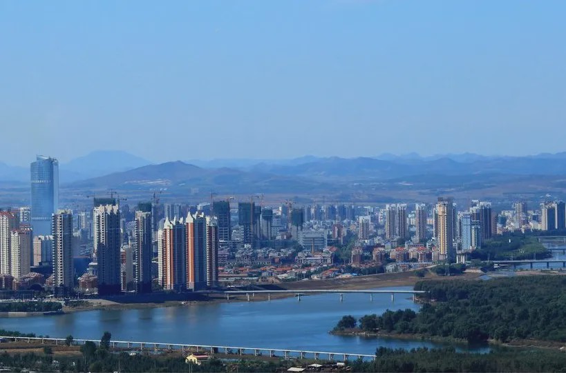 辽宁,辽宁之地,古韵悠长,人文荟萃,胜景众多。吾乃古代词人,愿以古风笔触,描绘此片土地之风华。